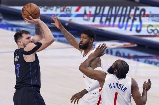 Doncic (à gauche) et les Mavs ont sorti les Clippers en 6 matches KEYSTONE/EPA/ADAM DAVIS